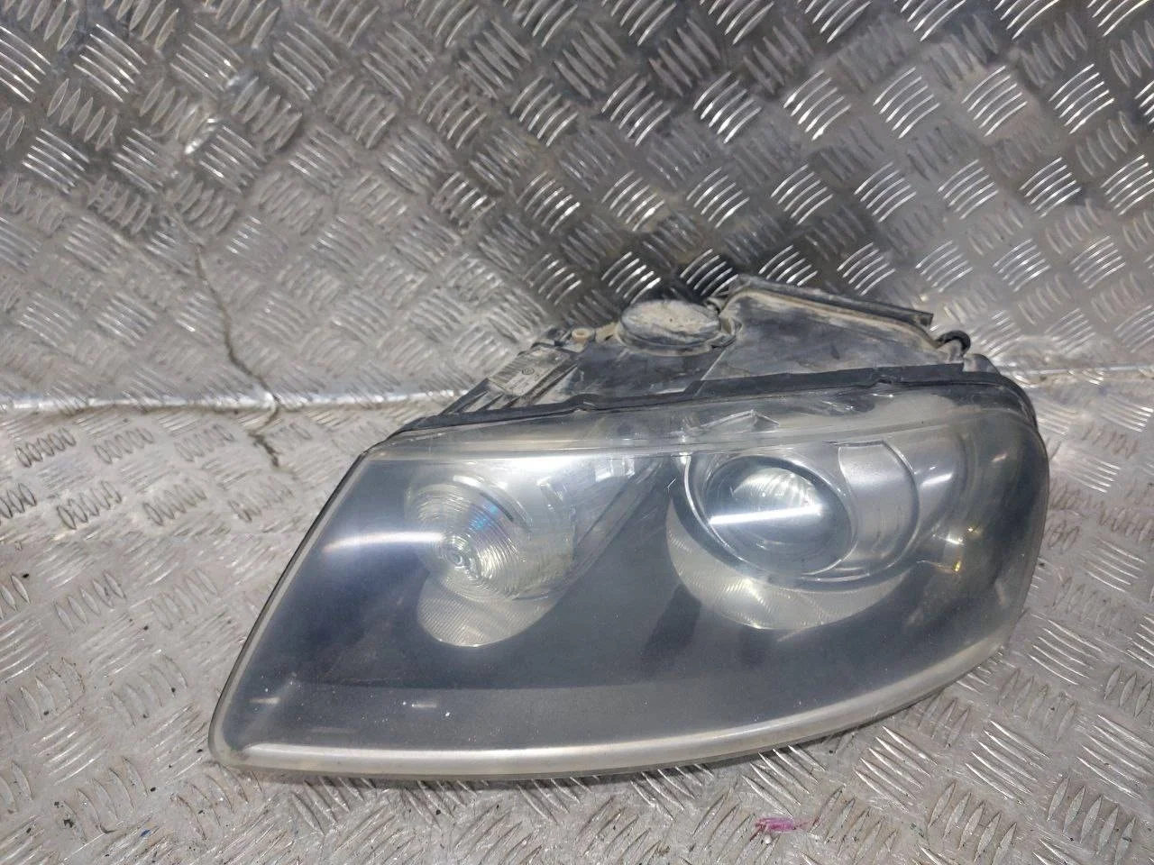 фара левая Volkswagen Touareg