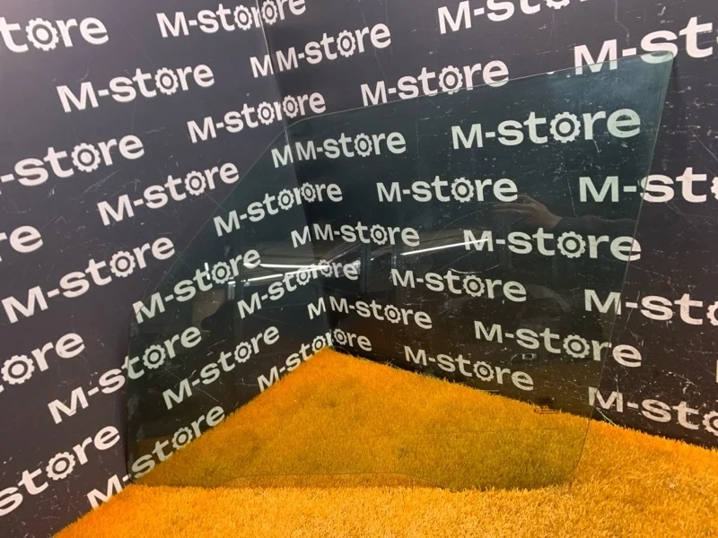 Стекло боковое Land Rover Range Rover 2002 CUB000092 L322 M62B44, переднее левое