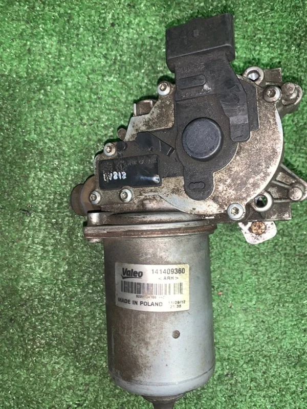 Моторчик передних стеклоочистителей (дворников) Renault Master