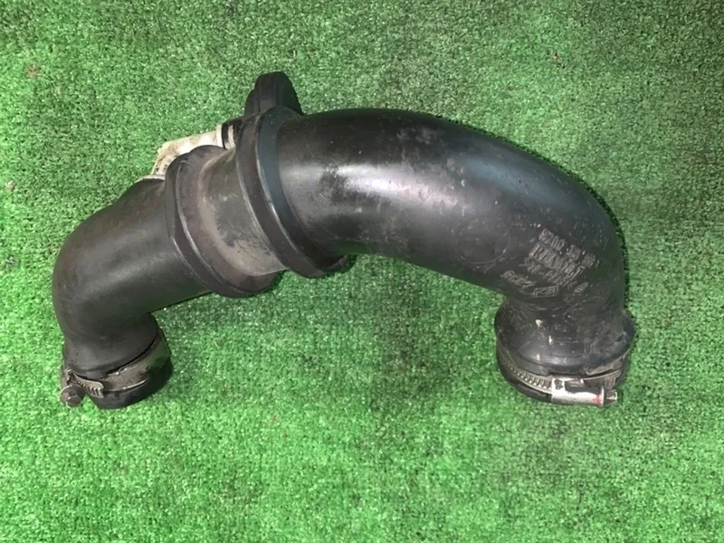 Патрубок воздушного фильтра Renault Logan