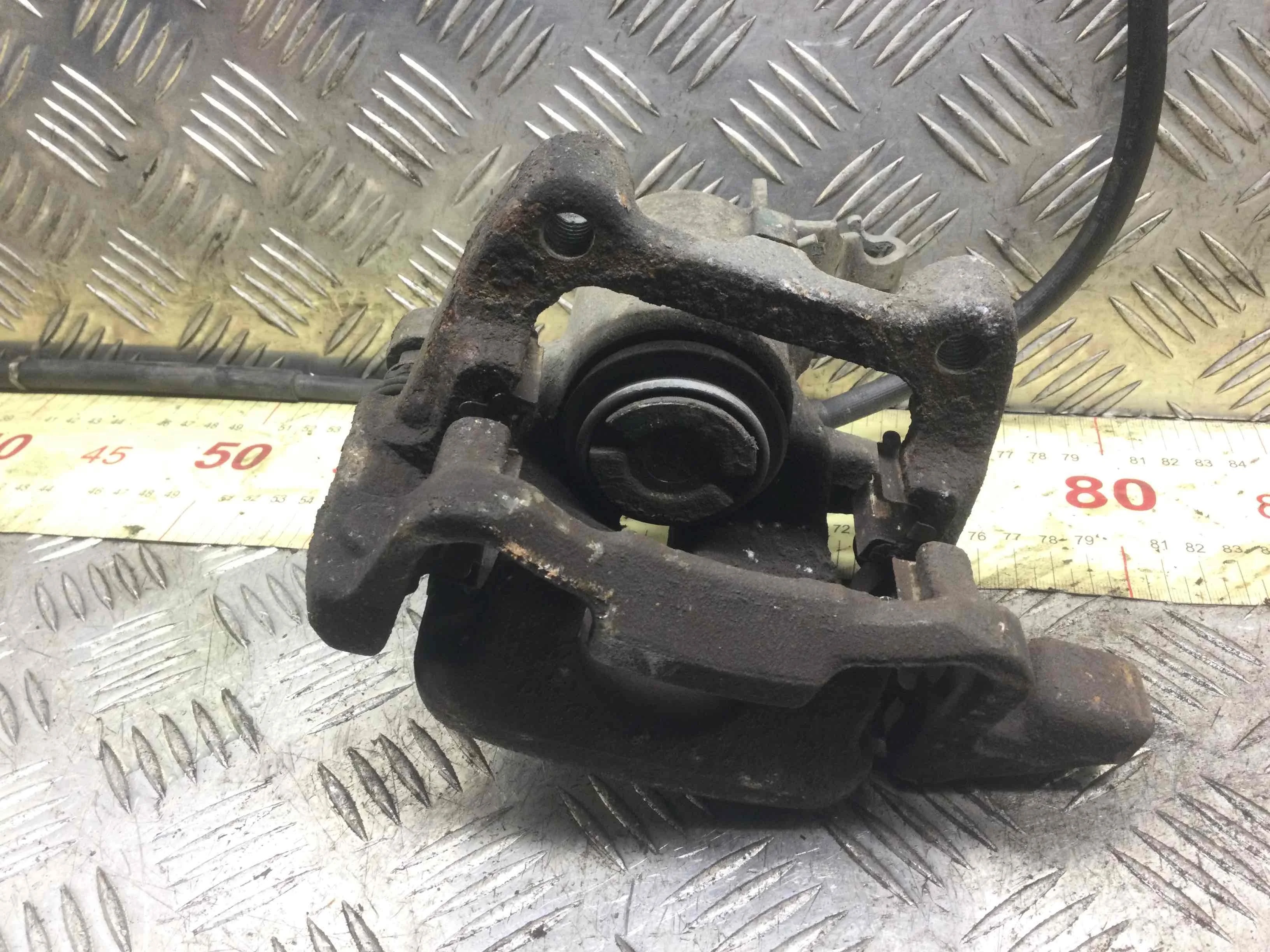 Суппорт задний правый Volkswagen Golf 5 поколение (2004-2009) бензин 2.0 i Механика 3-дв, х/б