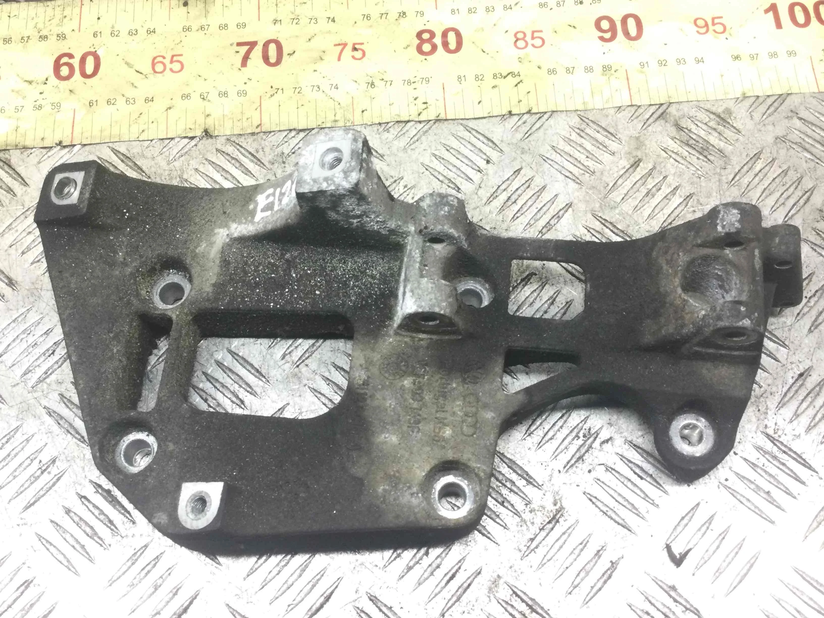 Кронштейн Audi A3 8P/8PA [рестайлинг] (2004-2008) бензин 1.6 i Механика