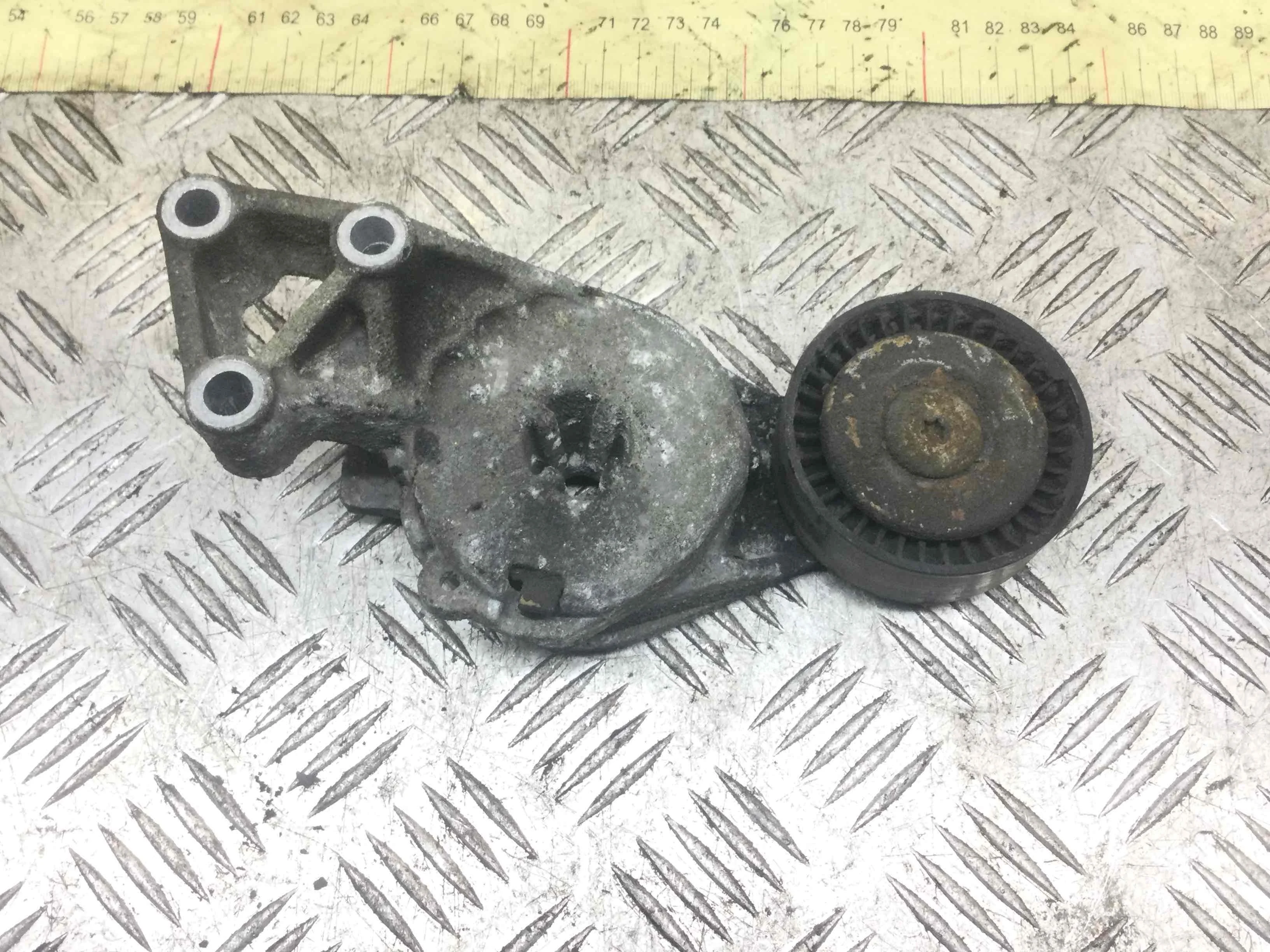 Натяжитель ремня генератора Audi A3 8P/8PA [рестайлинг] (2004-2008) бензин 1.6 i Механика