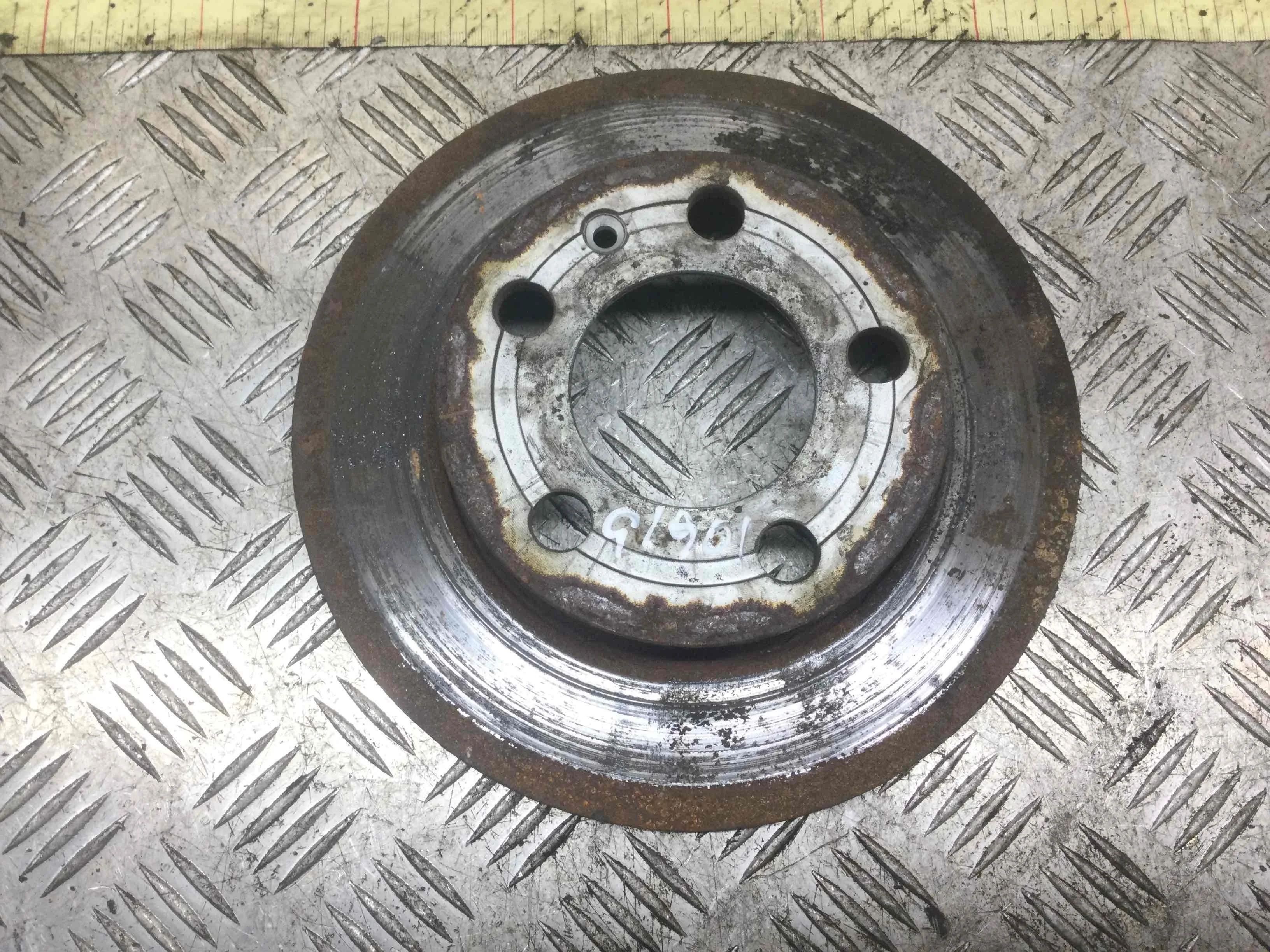 Диск тормозной задний Volkswagen Golf 4 поколение (1997-2004) бензин 1.4 i Механика 3-дв, х/б