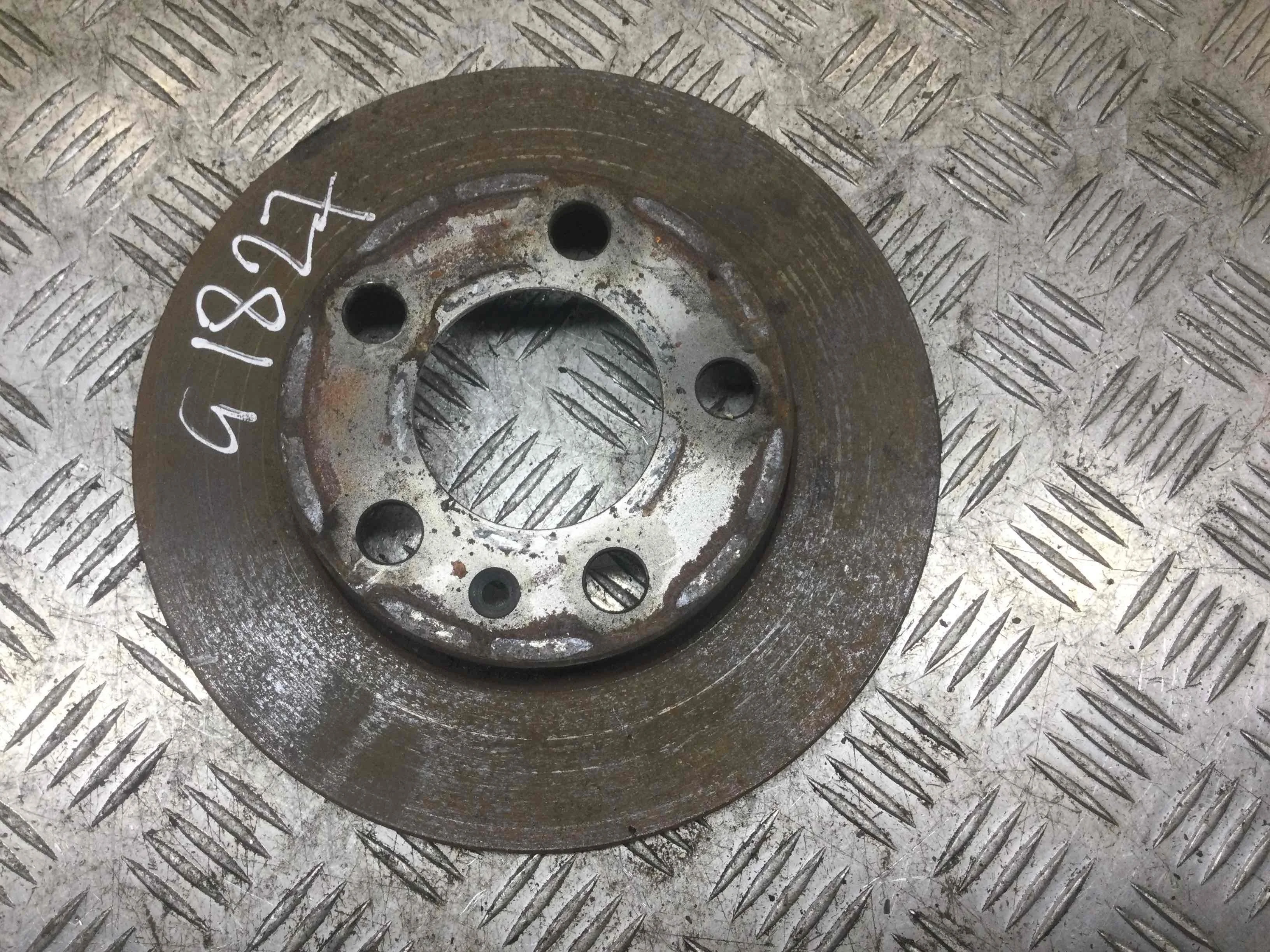 Диск тормозной задний Volkswagen Golf 4 поколение (1997-2004) бензин 1.6 i Автомат Х/б