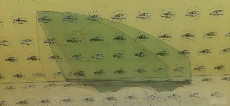 Стекло двери Kia Ceed 1 824211H000 ED, переднее правое