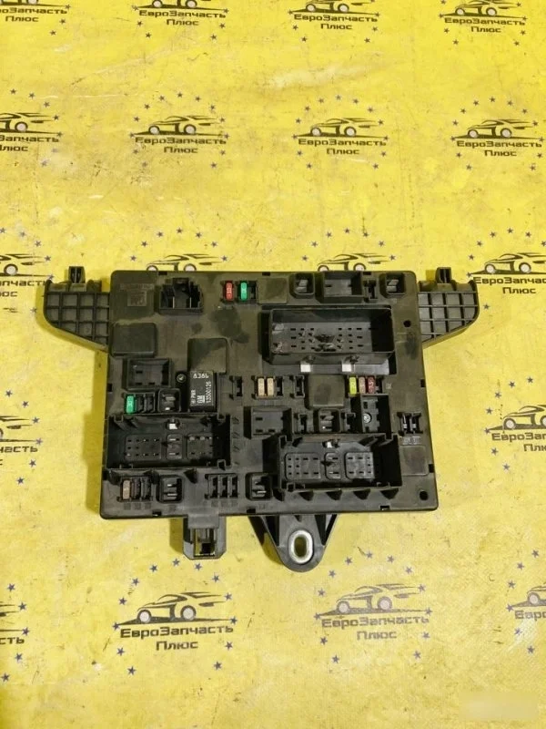 Блок предохранителей салонный Opel Astra 13302300 J