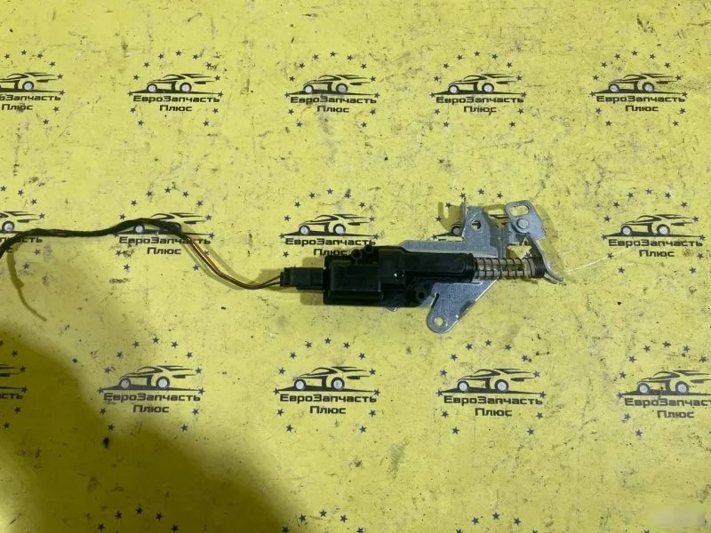 Активатор замка багажника Ford Fusion 1481081 B226