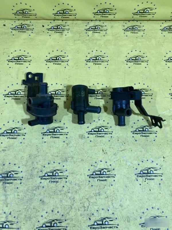 Насос помпа системы охлаждения Volkswagen Passat B6 1K0965561J