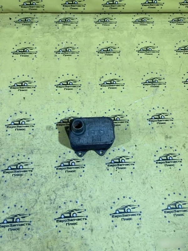 Теплообменник радиатор масляный Volkswagen Passat B6 06J117021J