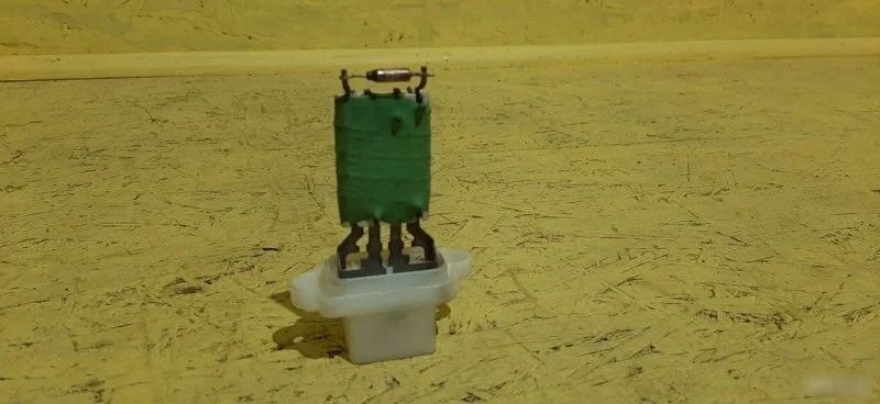 Резистор отопителя Ford Fusion 1325972 B226