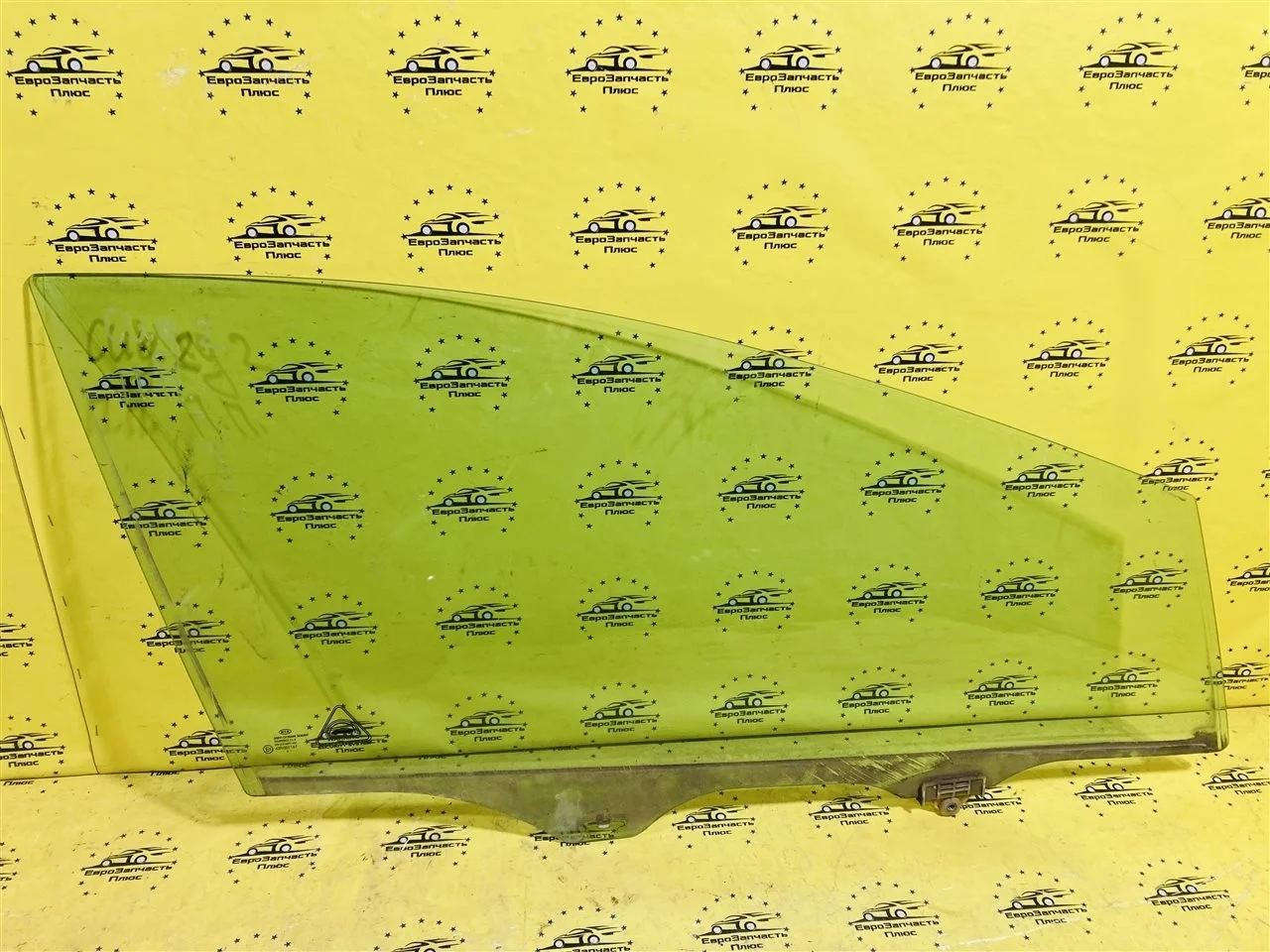 Стекло двери Kia Ceed 2 82420A2010 JD, переднее правое