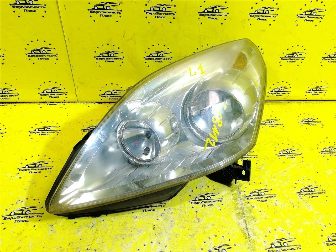 Фара дефект Opel Zafira 13260843 B, передняя левая