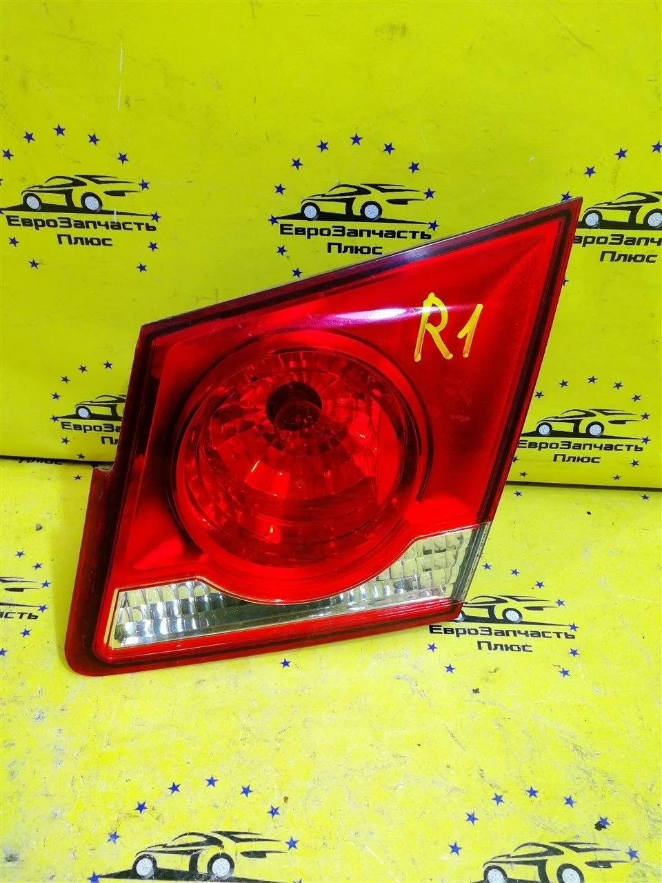 Фонарь крышки багажника Chevrolet Cruze 95130772 J300, задний правый