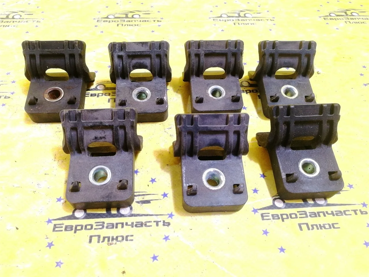 Кронштейн радиатора Opel Astra 13250318 J