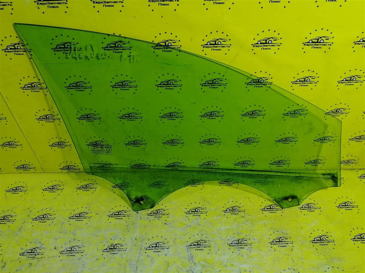 Стекло Ford Mondeo 4 1507909 CD345, переднее левое