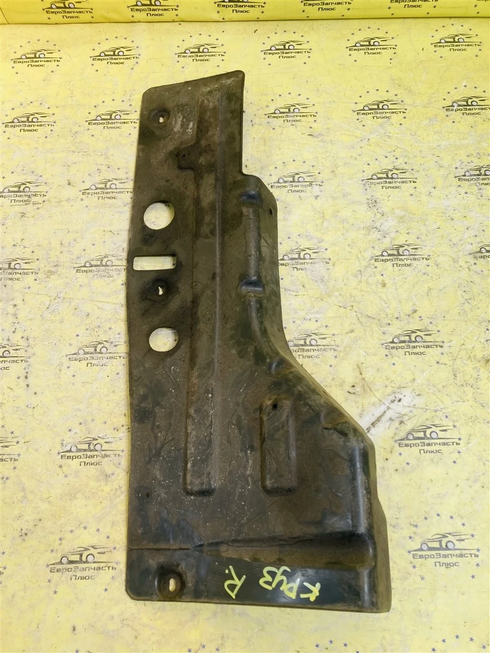 Пыльник, защита двигателя Chevrolet Cruze 13239610 J300, правый