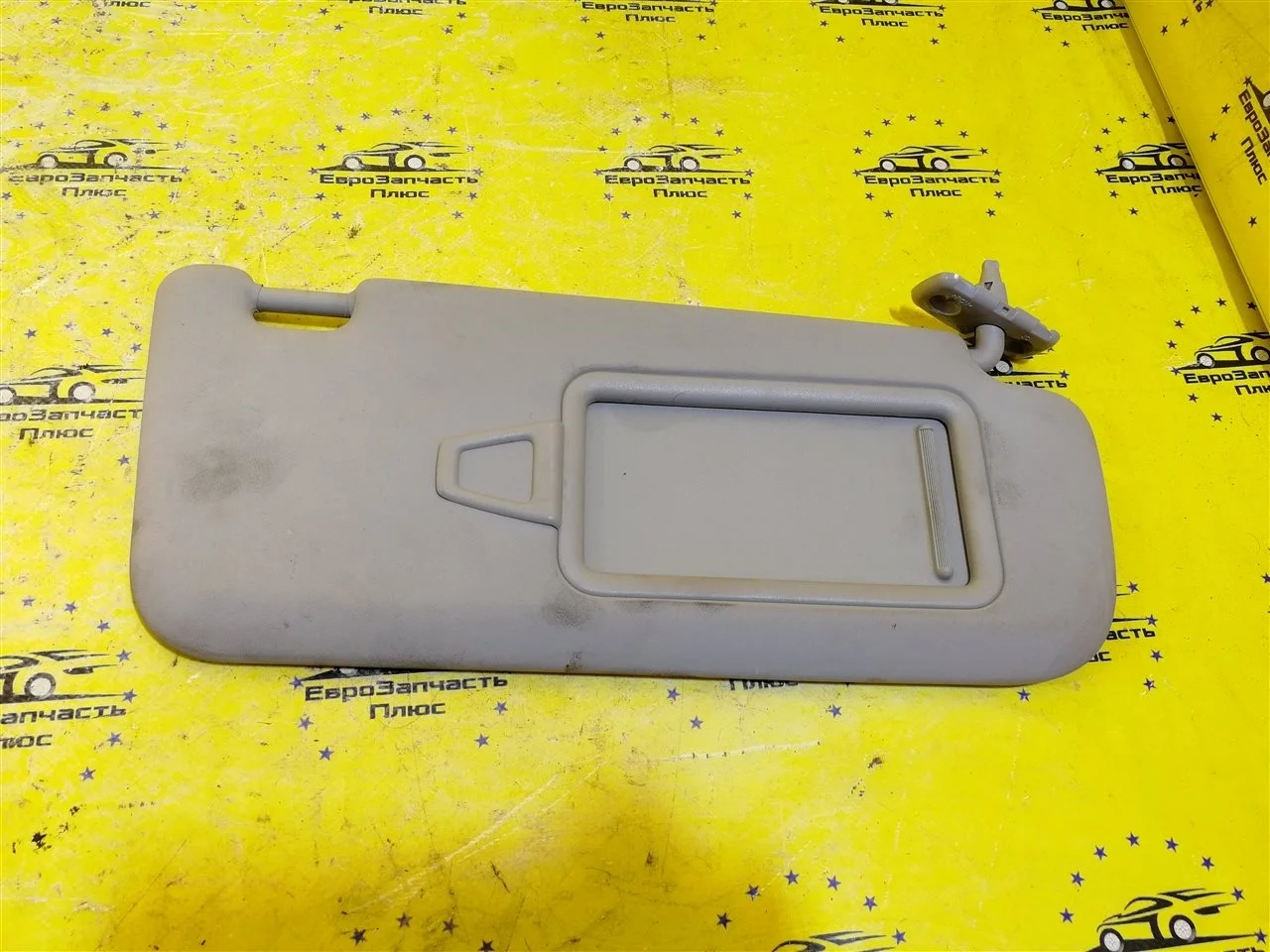 Козырек солнцезащитный Kia Ceed 1 852011H010ED ED, правый