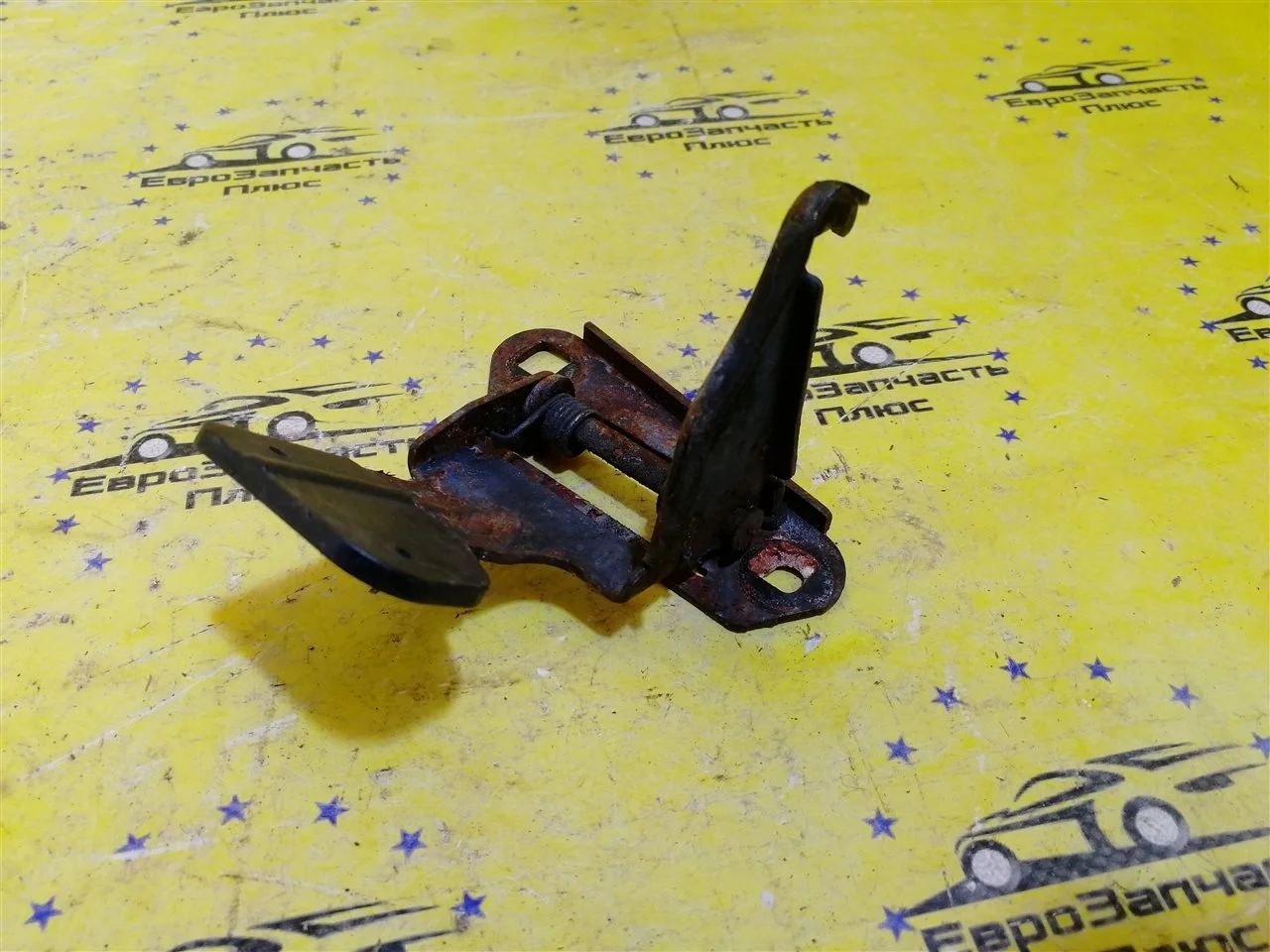 Крюк замка капота Land Rover Discovery 4 FPD000023 L319