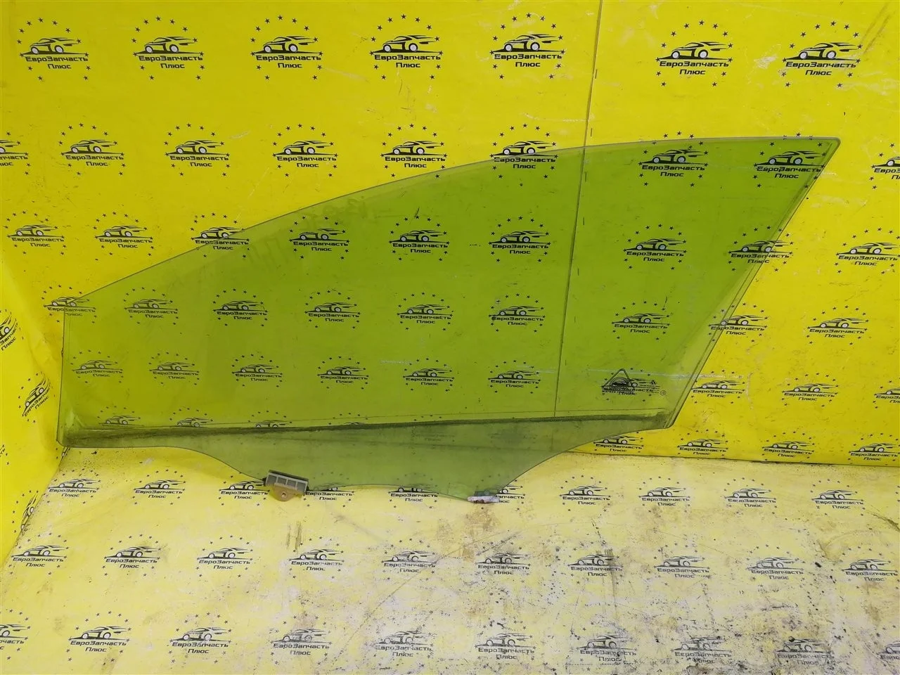 Стекло двери Hyundai i30 2 82421A6020 GD, переднее правое