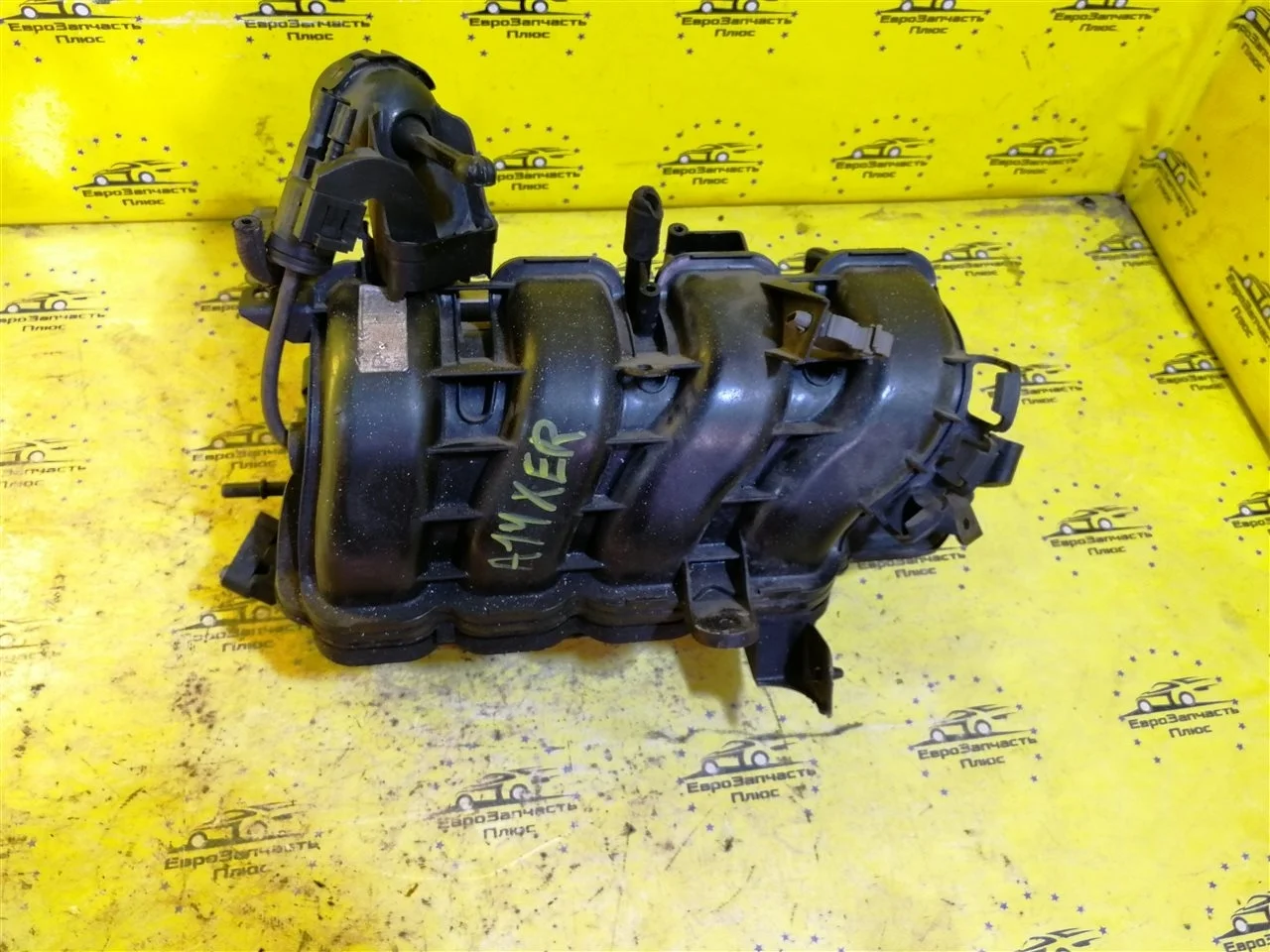 Коллектор впускной Opel Corsa 55563664 D