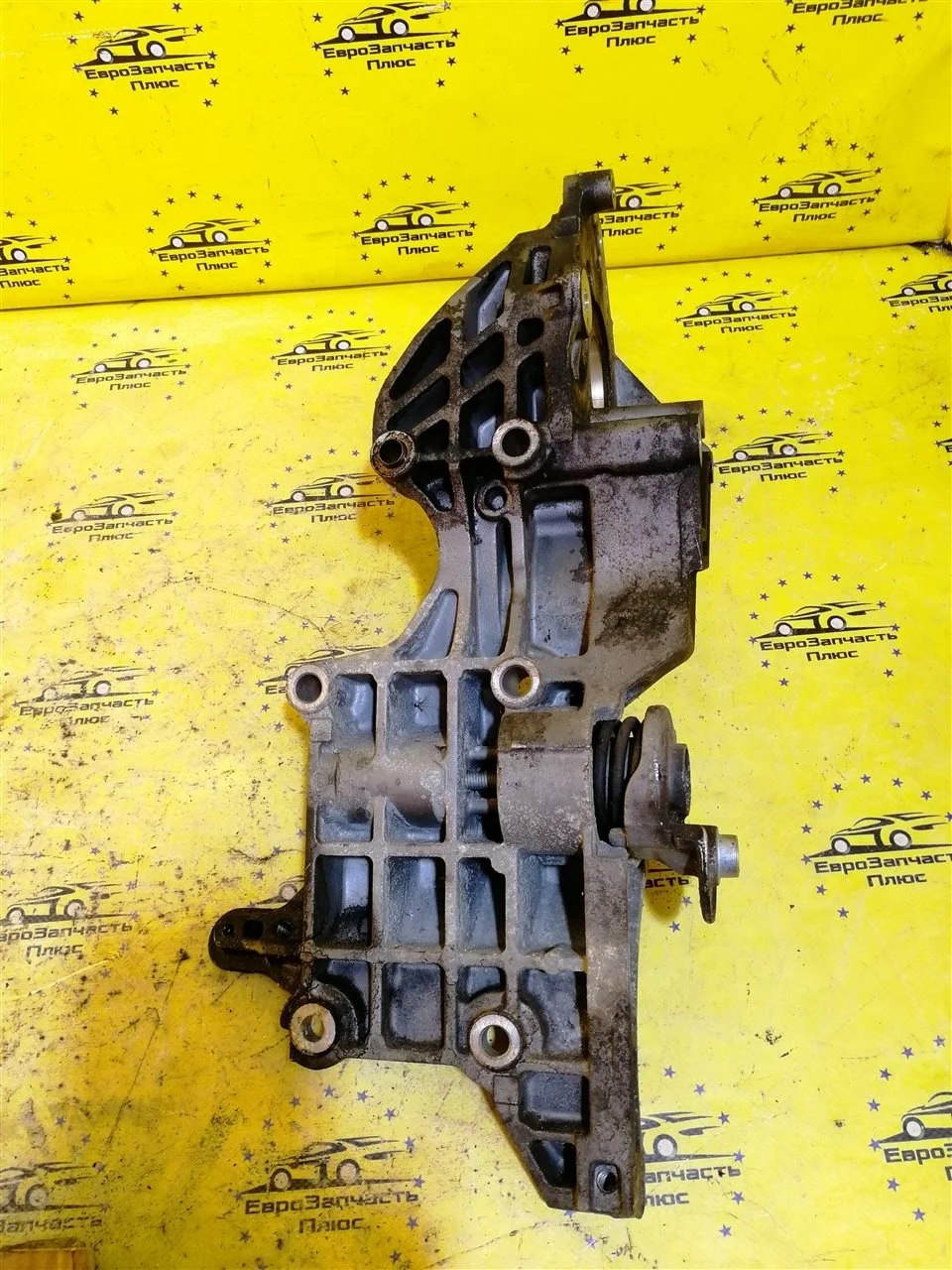 Кронштейн генератора Volkswagen Tiguan 1 03L903143D NF