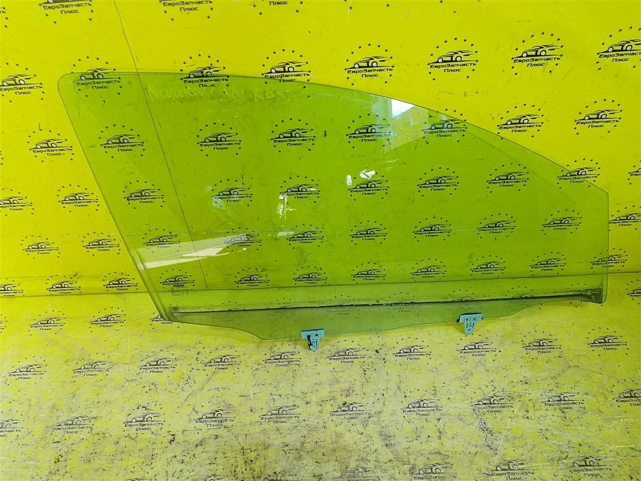 Стекло Nissan Qashqai 80300JD000 J10, переднее правое