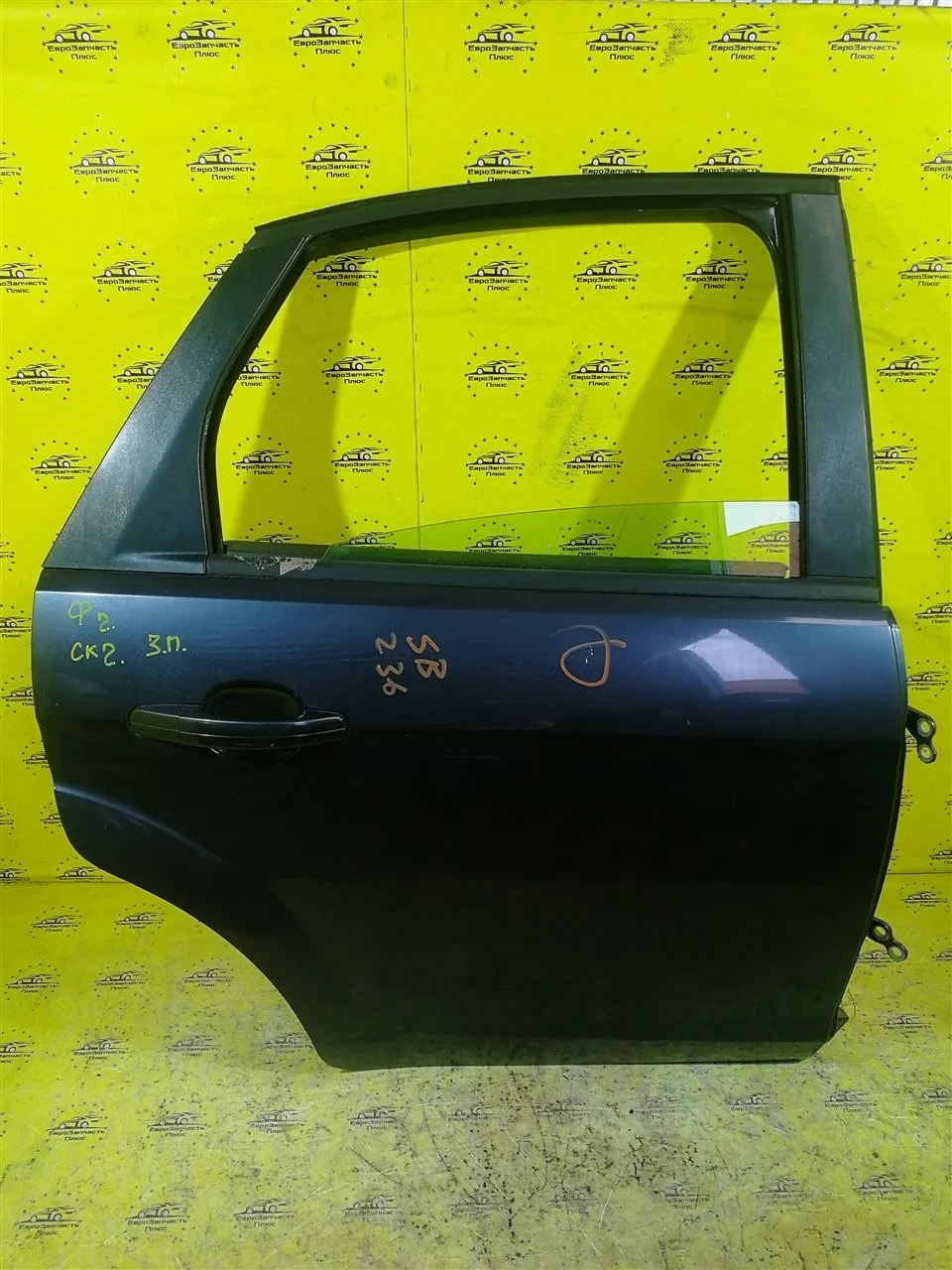 Дверь Ford Focus 2 1702408, задняя правая