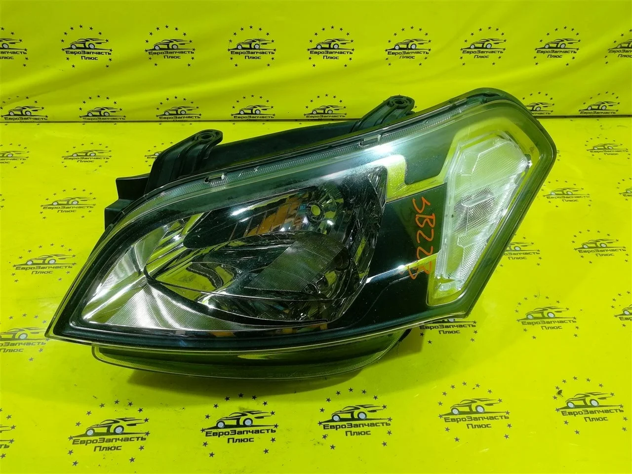 Фара Kia Soul 1 921012K020 AM, передняя левая