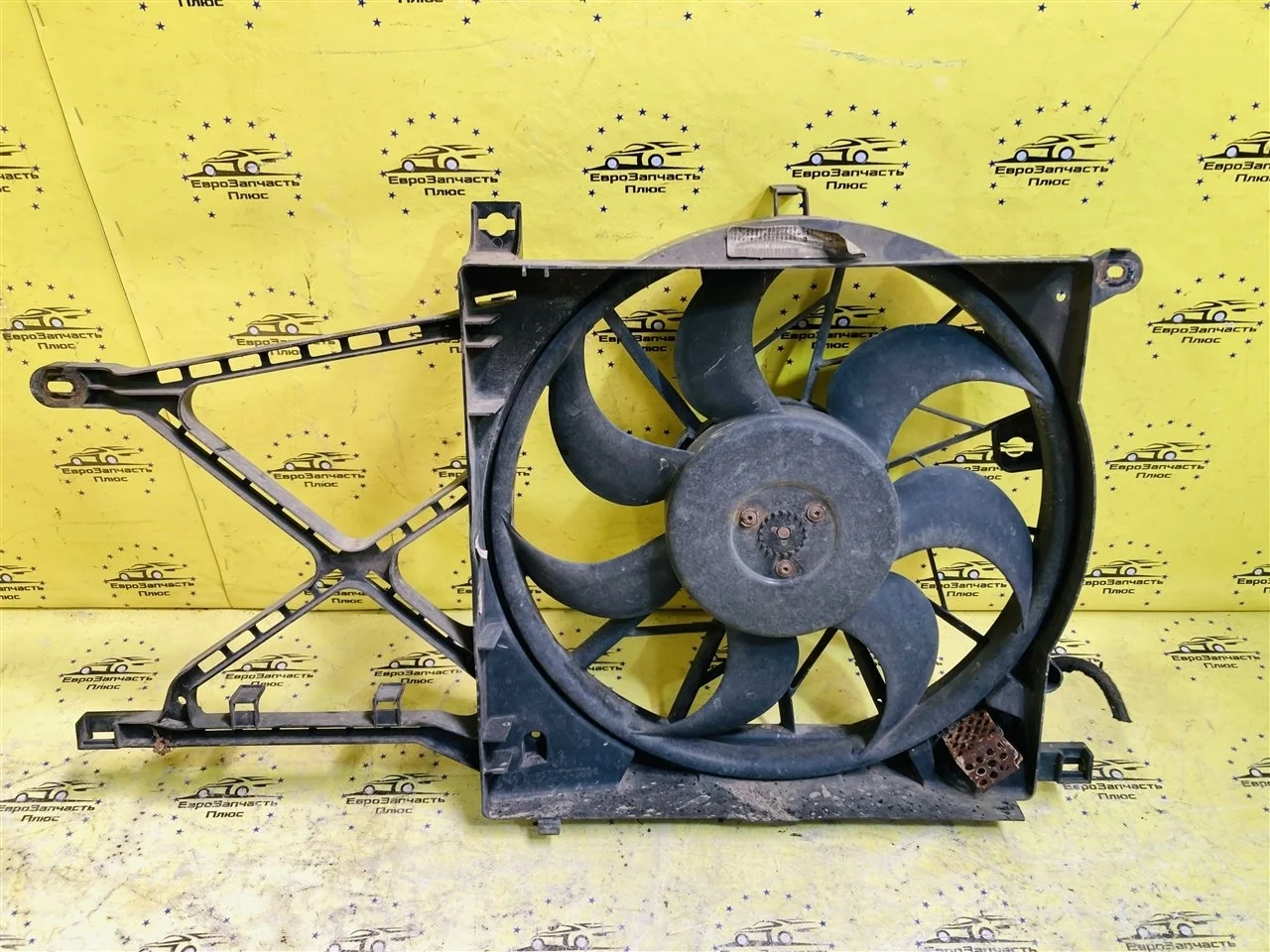 Вентилятор радиатора Opel Astra 13205941 H