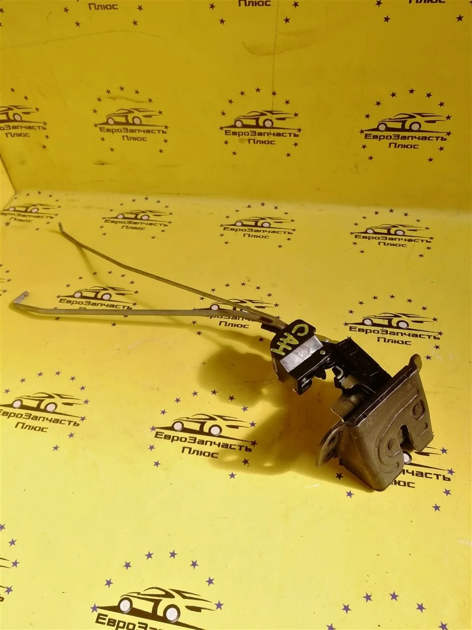 Замок багажника Hyundai Santa Fe 2 812302B000 CM