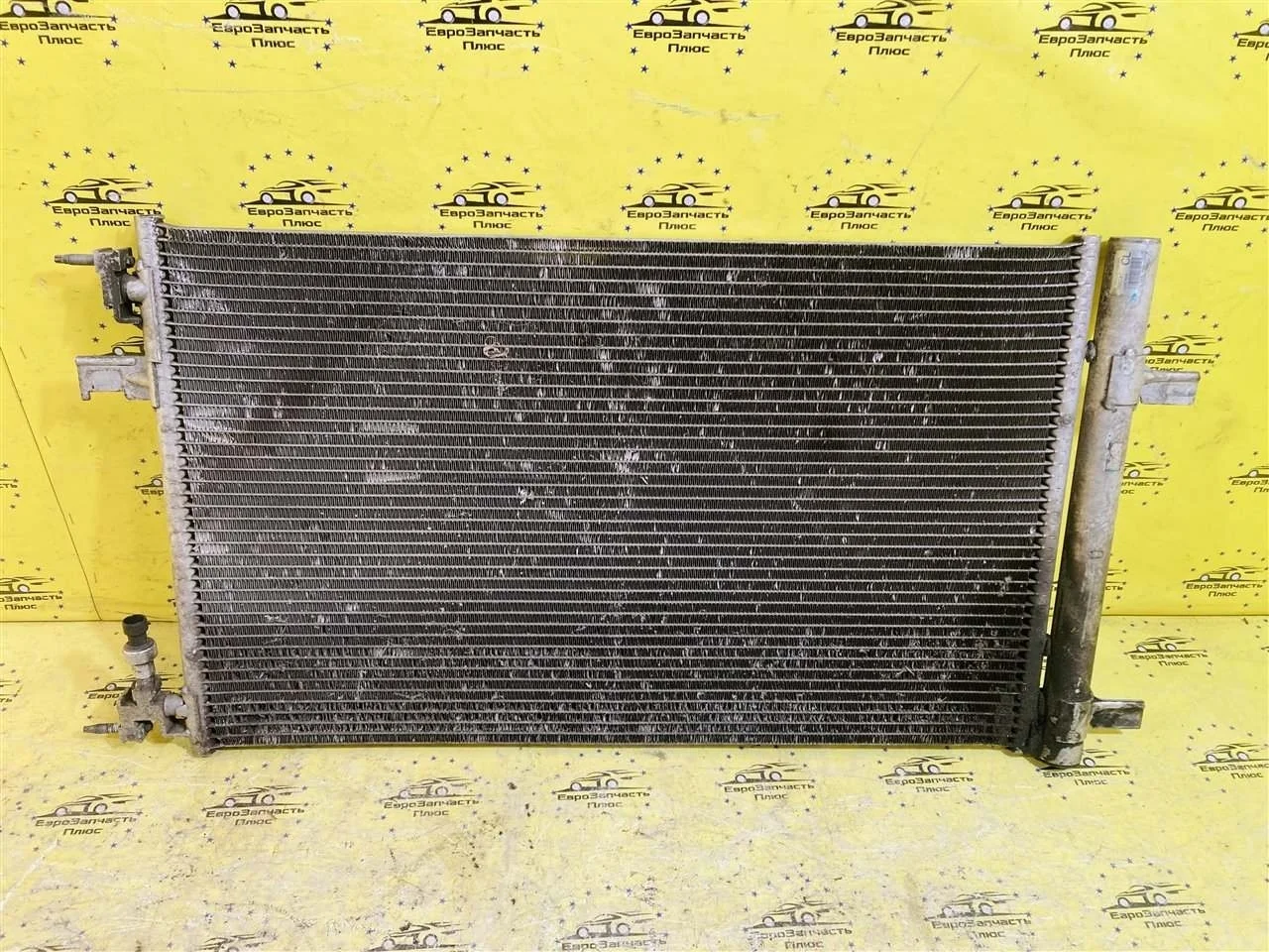 Радиатор кондиционера Chevrolet Cruze 13267649 J300