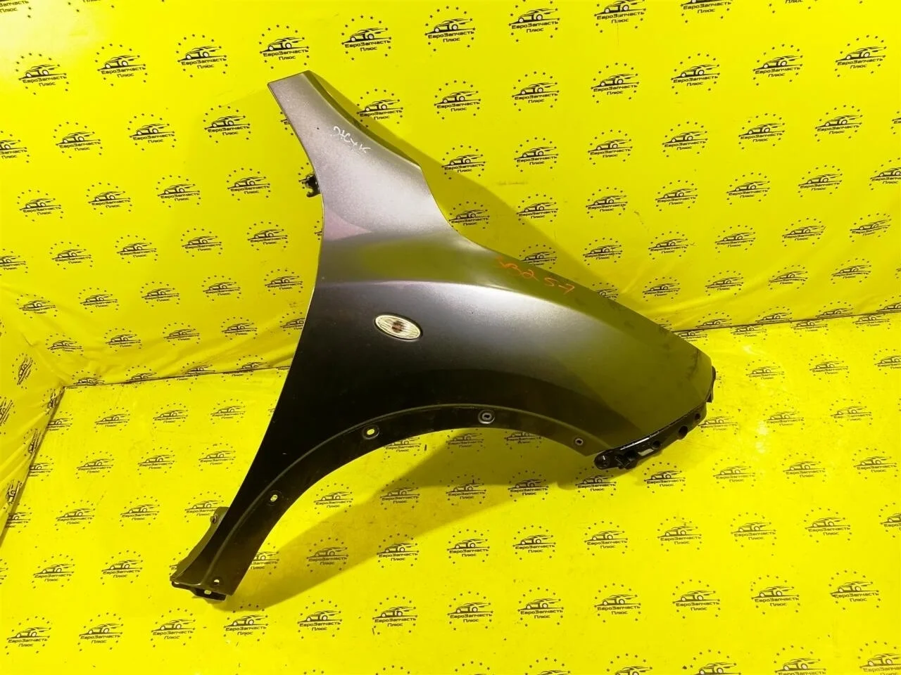 Крыло Nissan Juke F31001KKAA F15, переднее правое