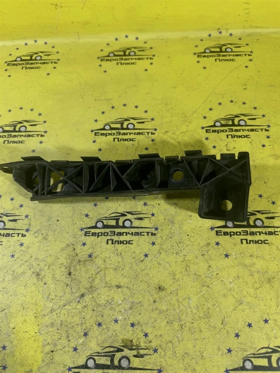 Кронштейн бампера Kia Ceed 1 865141H000 ED, передний правый