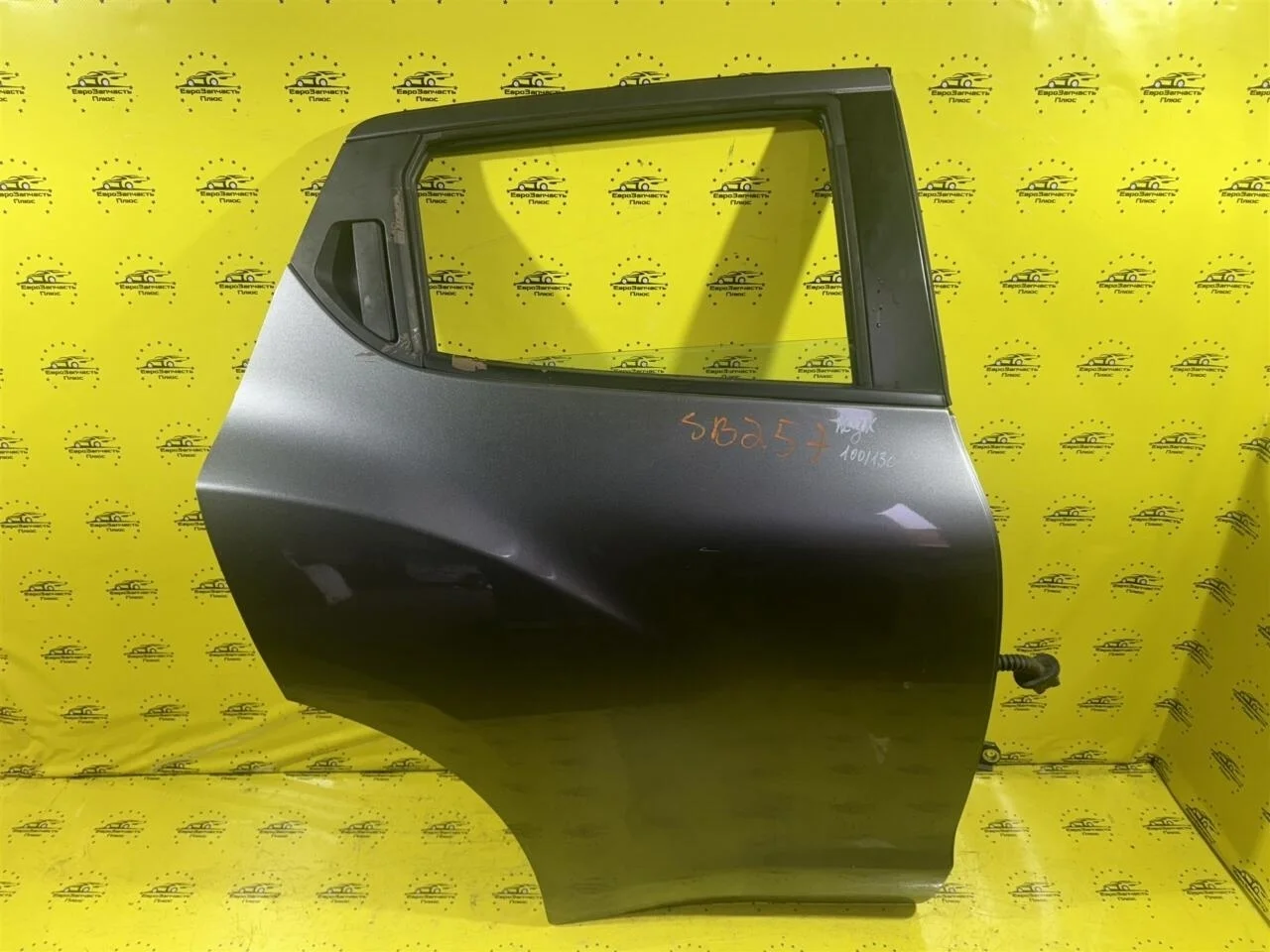 Дверь Nissan Juke H2100BA6MA F15, задняя правая