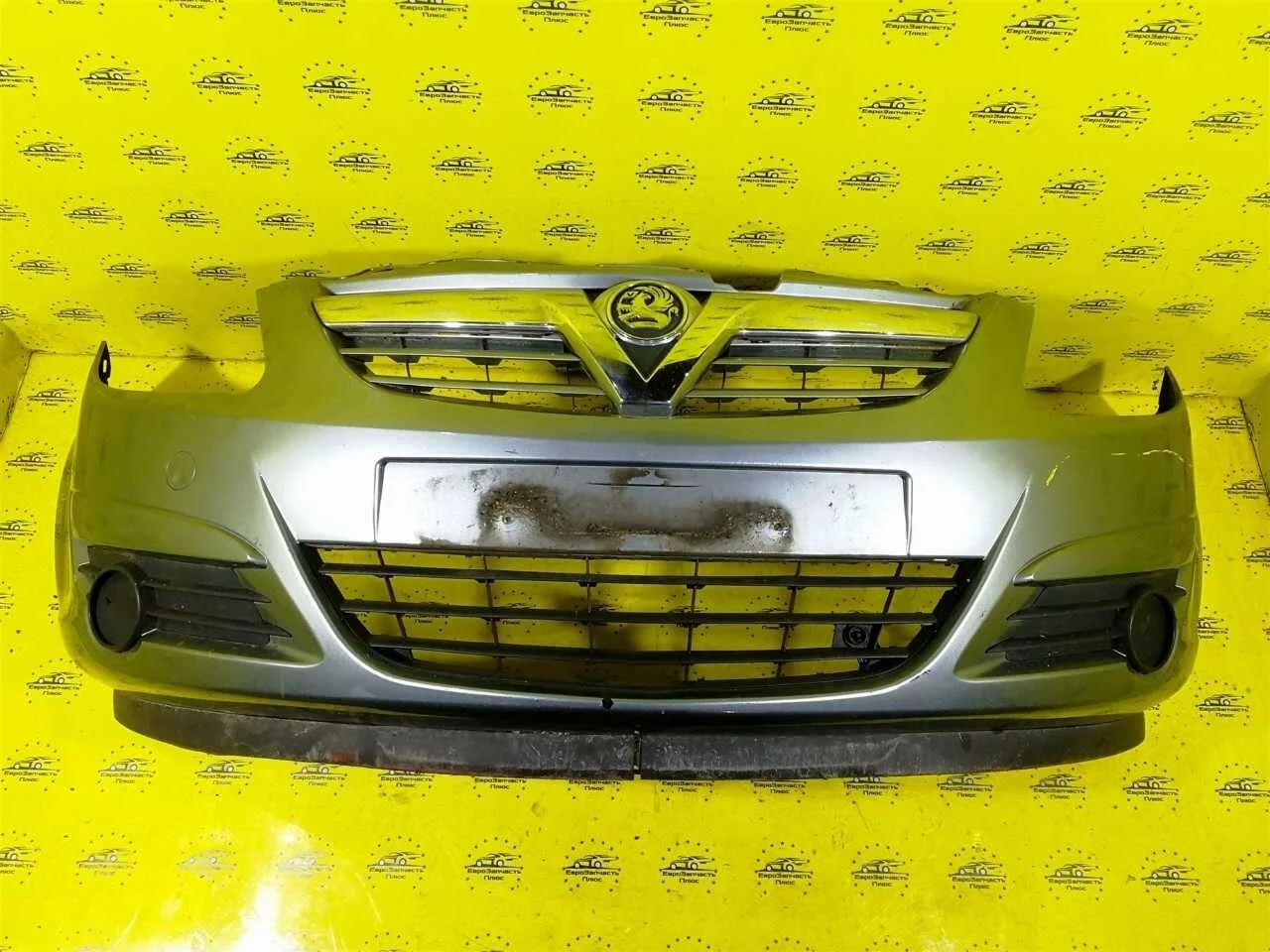 Бампер Opel Corsa 13273522 D, передний