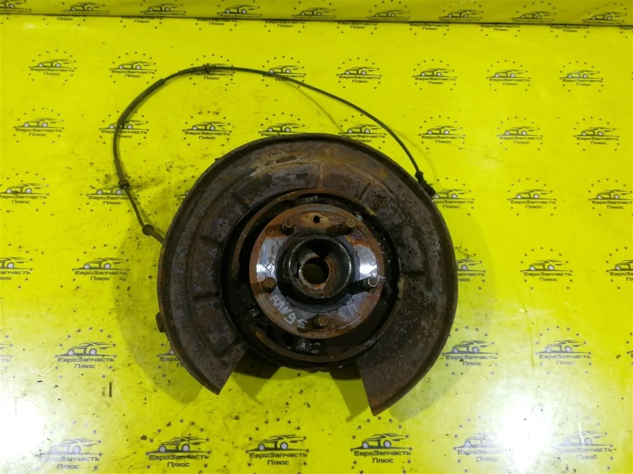 Кулак поворотный Land Rover Discovery 4 LR045824 L319, задний правый