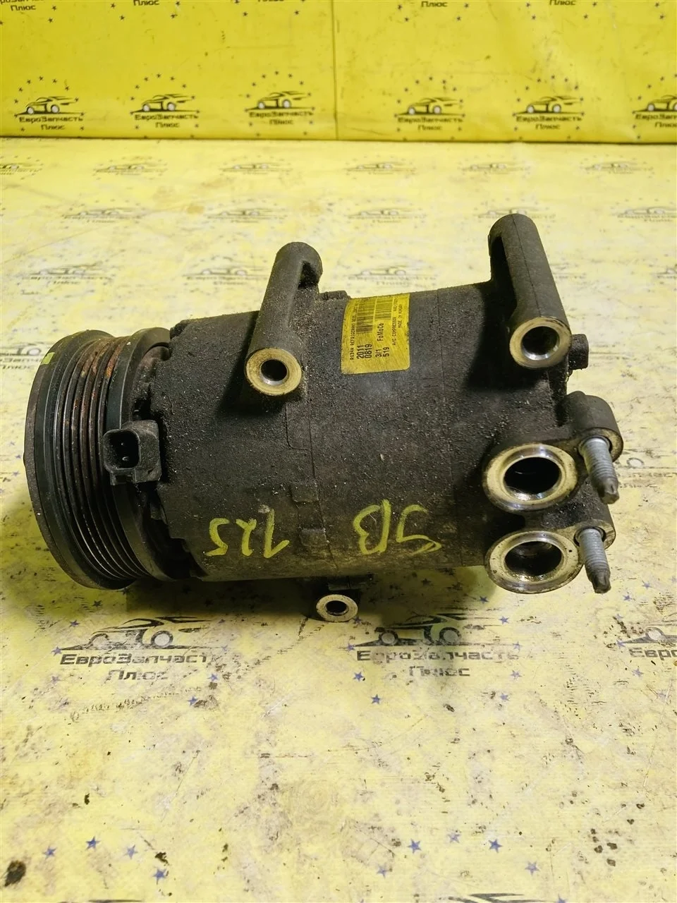 Компрессор кондиционера Ford Focus 3 AV6119D629CA 1.6