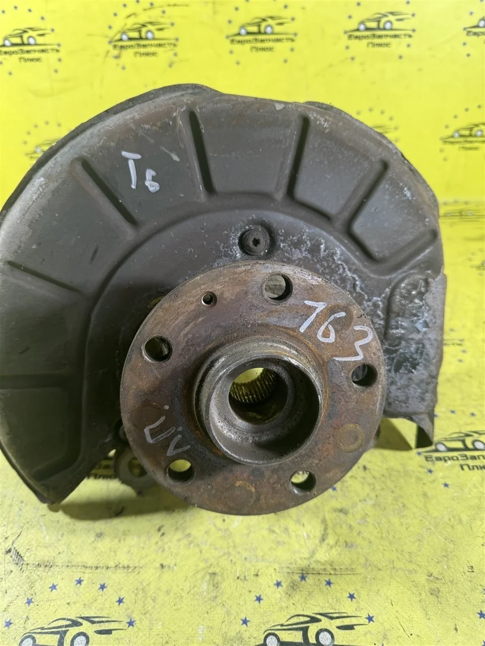 Кулак Volkswagen Golf 6 1K0407255AA MK6, передний левый