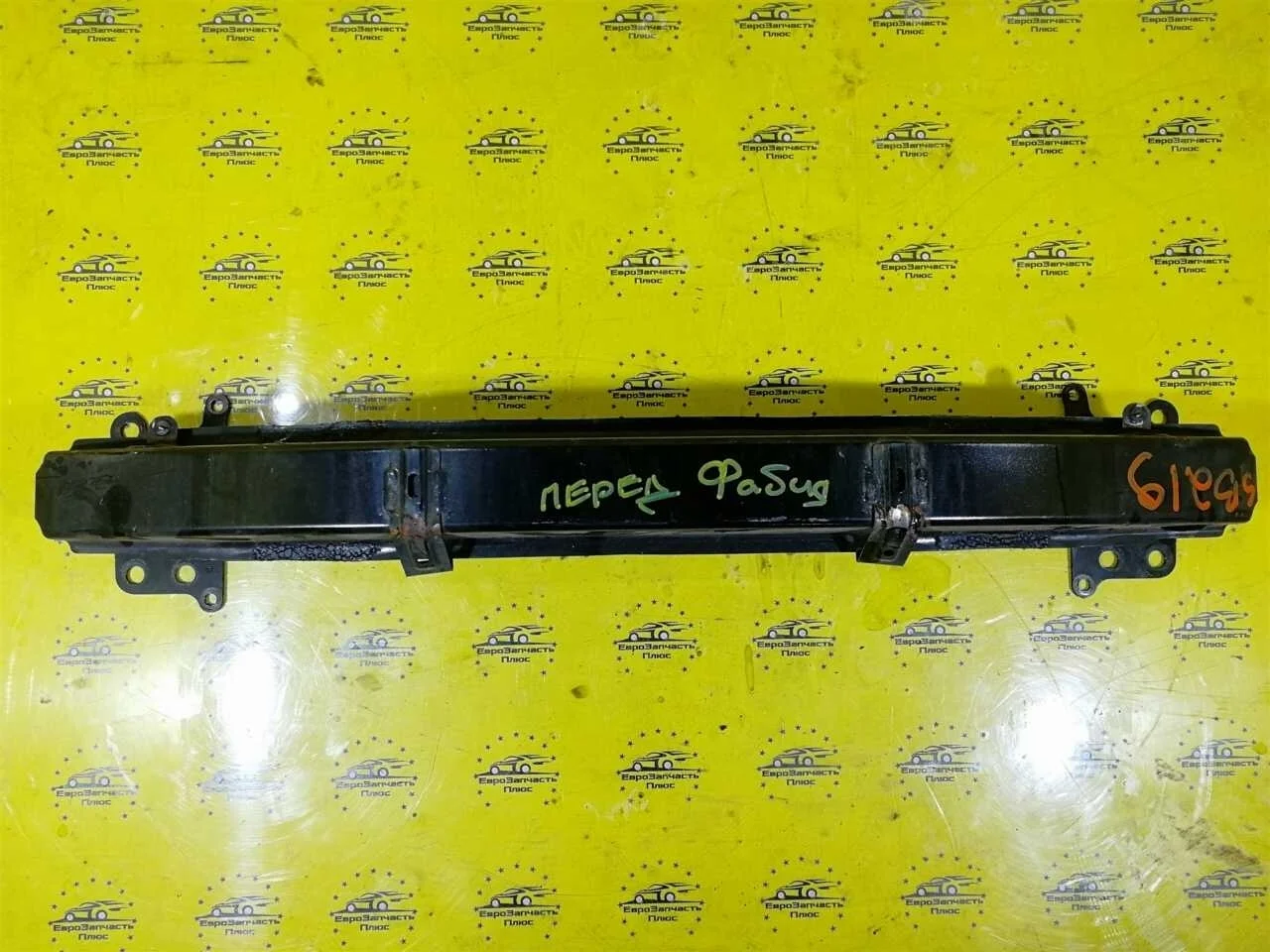 Усилитель бампера Skoda Fabia 2 5J0807109 5J, передний