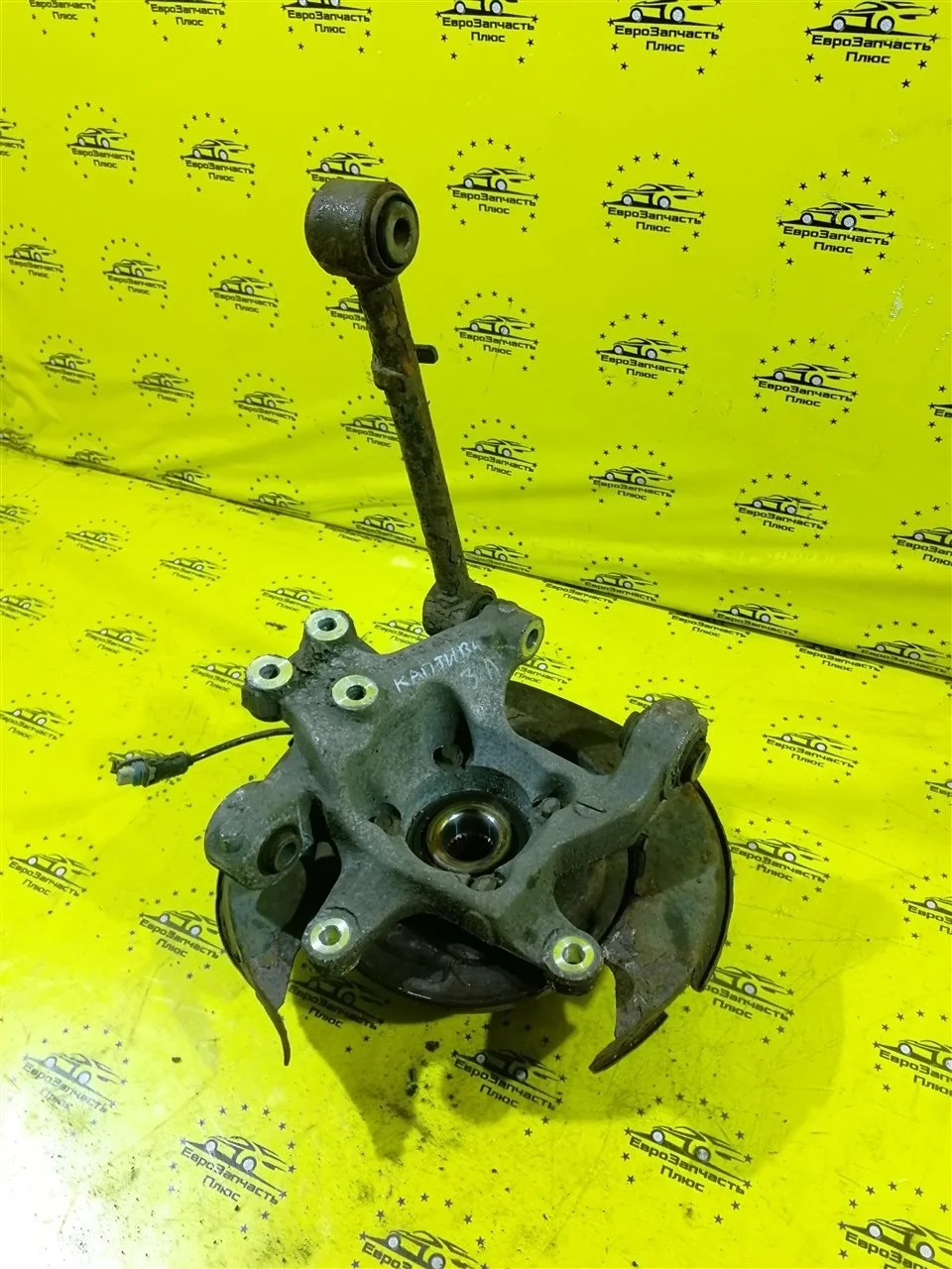 Поворотный кулак со ступицей Chevrolet Captiva 23337211 С140, задний левый