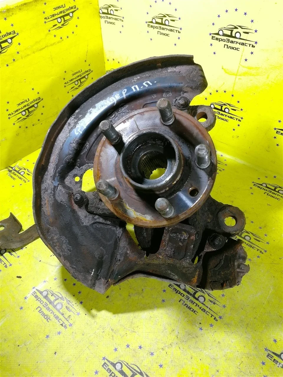 Поворотный кулак со ступицей Land Rover Freelander LR006858 L359, передний правый