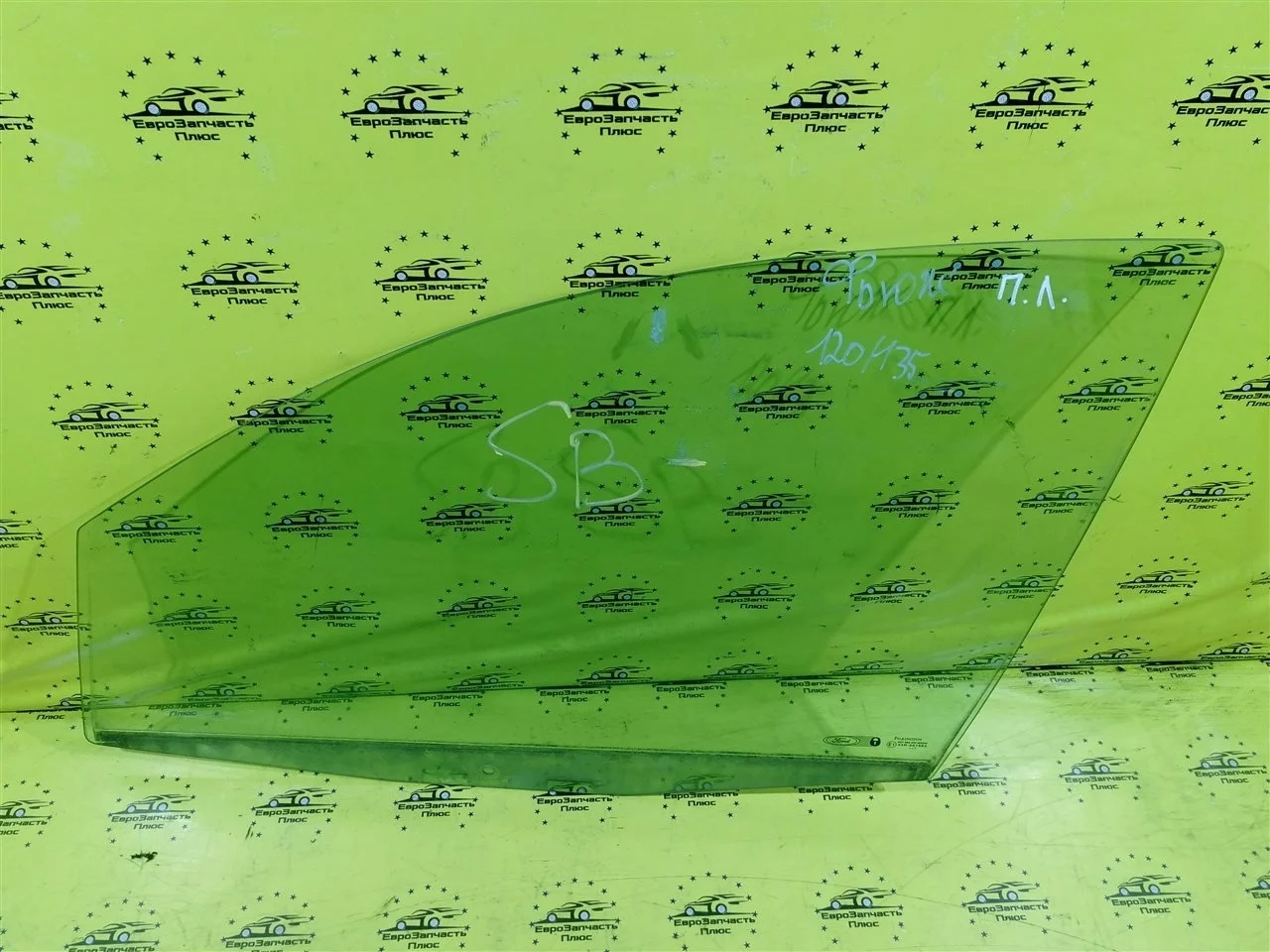 Стекло двери Ford Fusion 1336305 B226, переднее левое