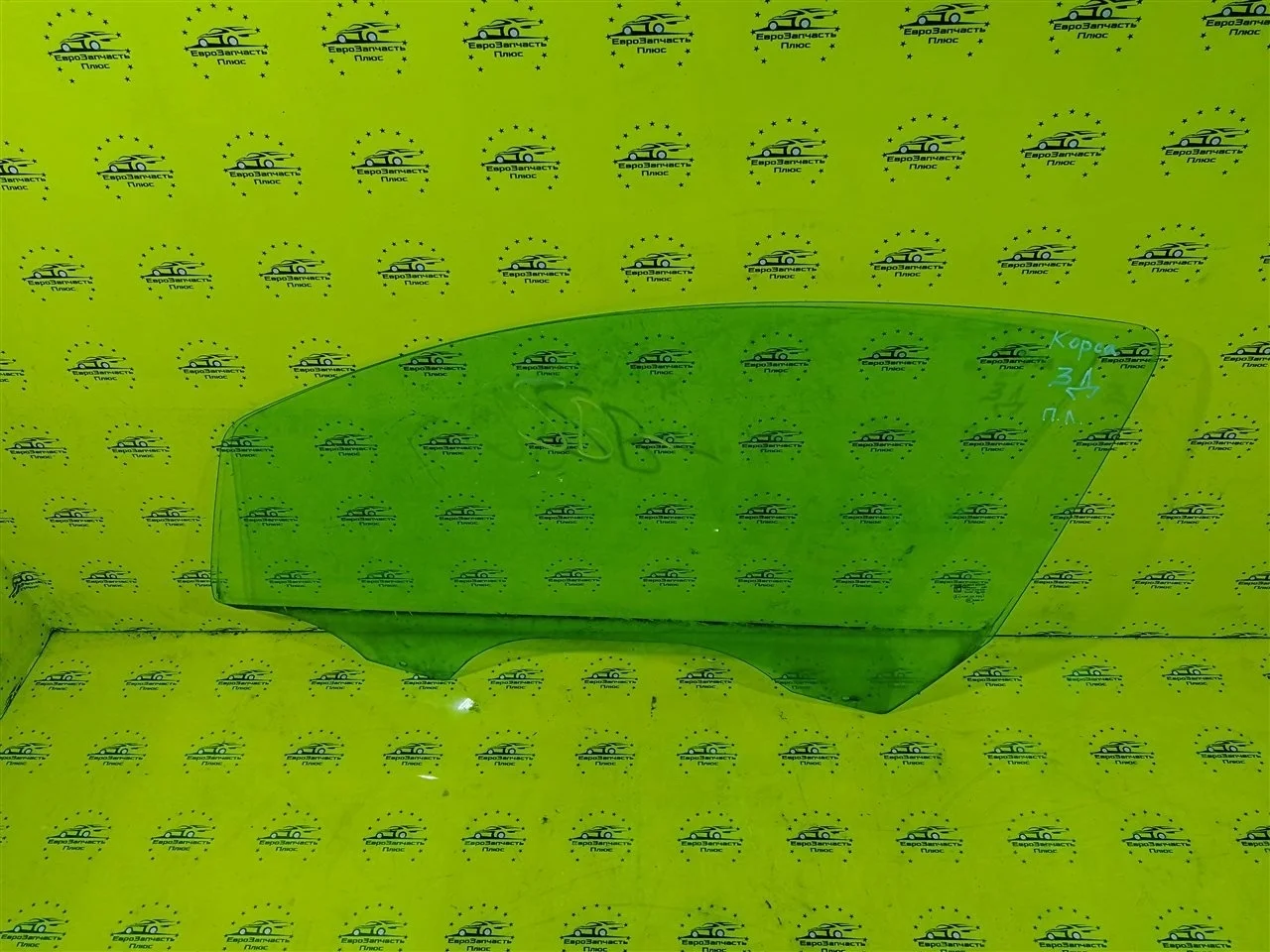 Стекло двери Opel Corsa 13187799 D, переднее левое