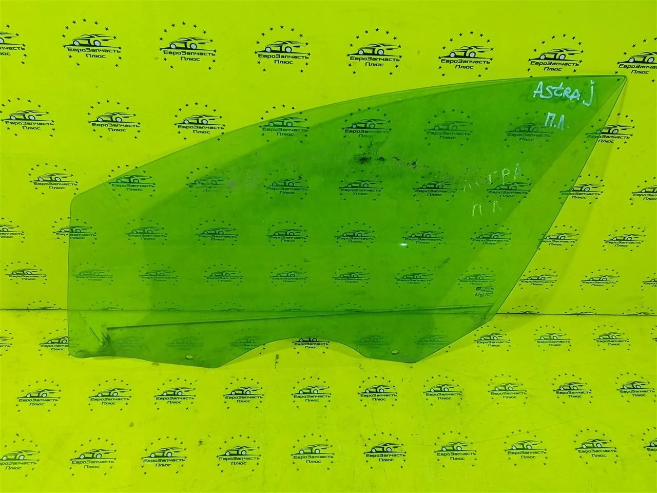 Стекло двери Opel Astra 13265809 J, переднее левое