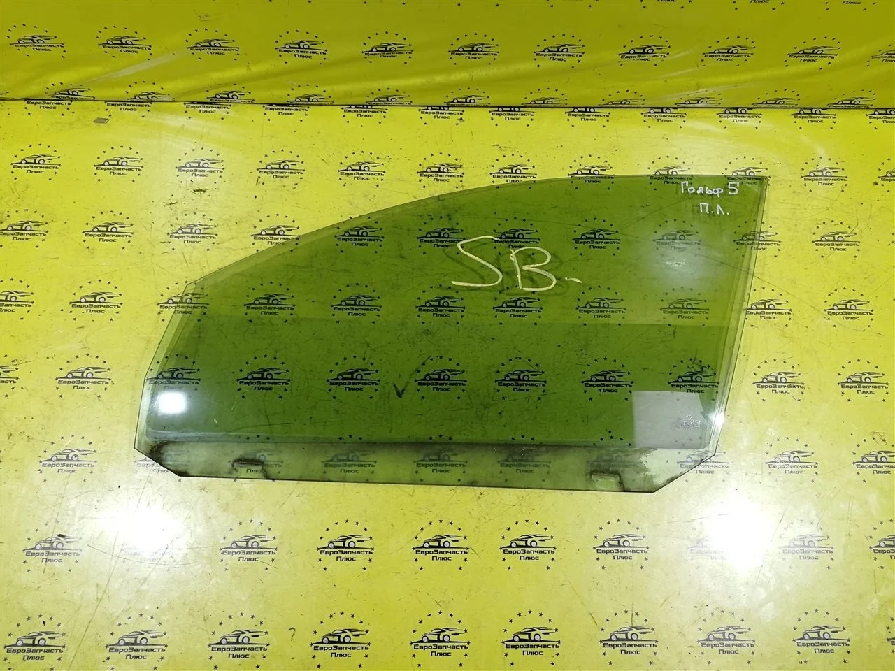 Стекло двери Volkswagen Golf 5 1K4845201B MK5, переднее левое