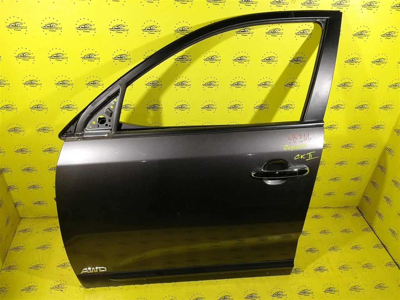 Дверь Kia Sorento 2 760032P010 XM, передняя левая