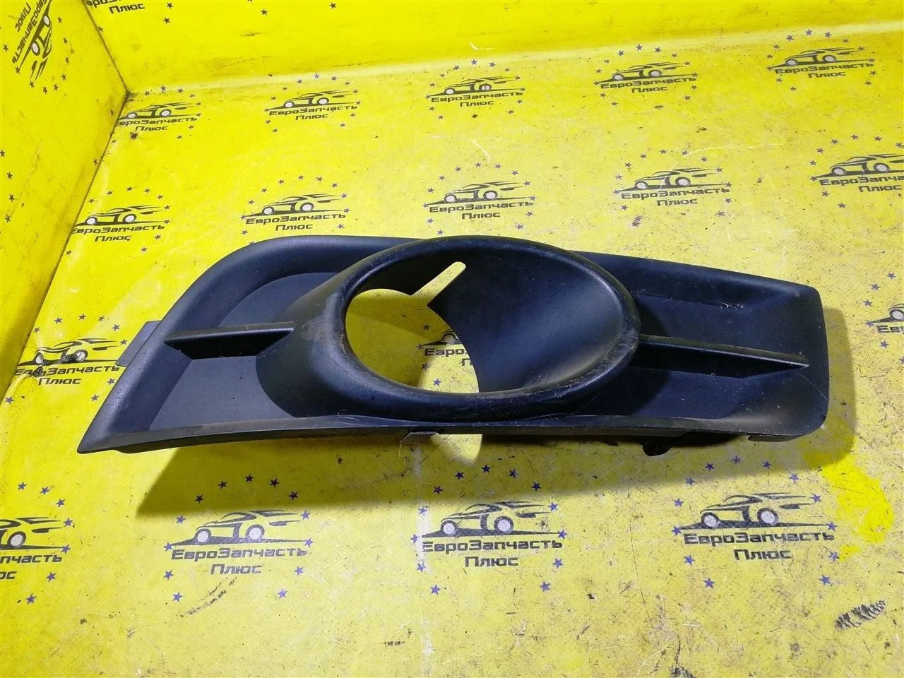 Накладка противотуманной фары Chevrolet Cruze 96981086 J300, передняя правая