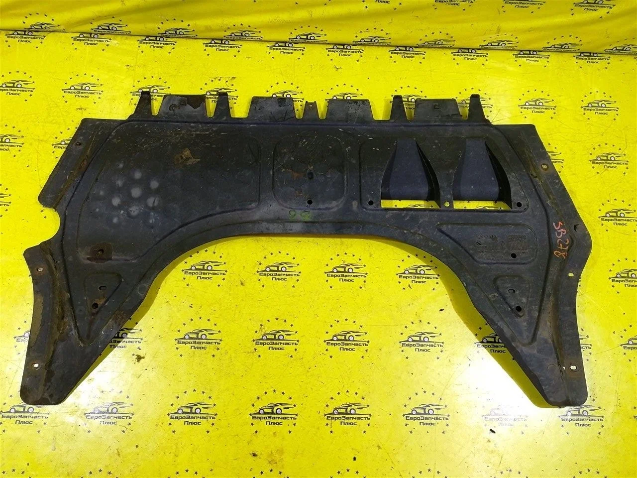 Пыльник бампера Volkswagen Passat B6 3C8825235, передний