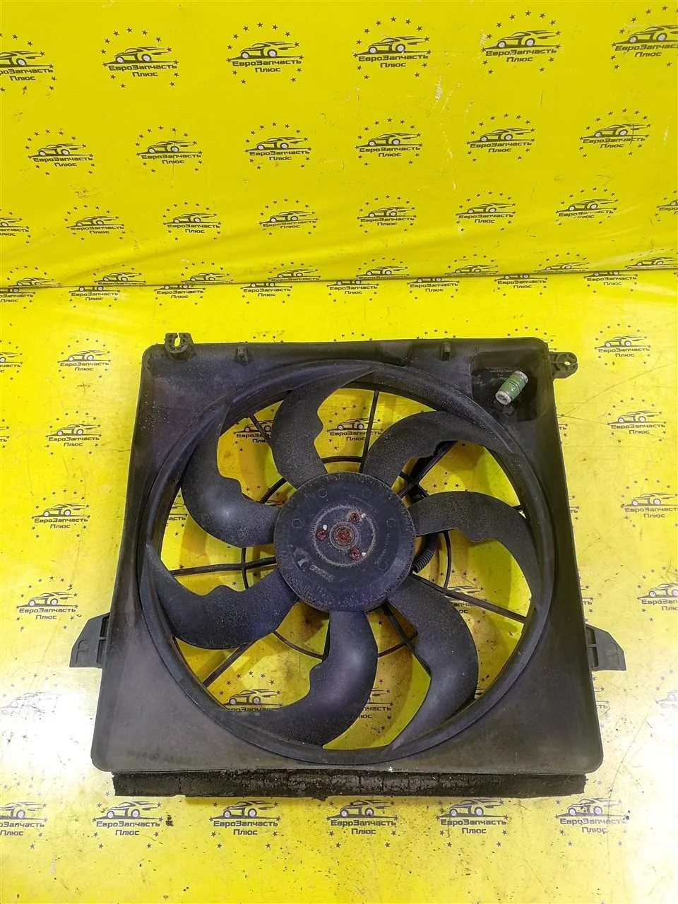 Вентилятор охлаждения радиатора Kia Sorento 2 253802P000 XM